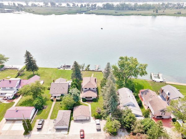 429 Edgewater, Algonac, Mi 48001