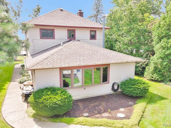 429 Edgewater, Algonac, MI 48001