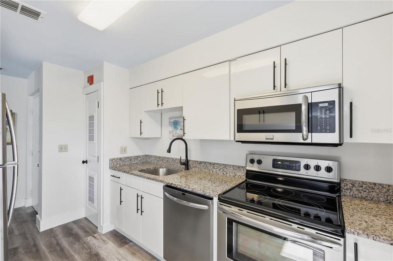 3601 E Bay Drive, Unit 106, Holmes Beach, FL 34217 Photo