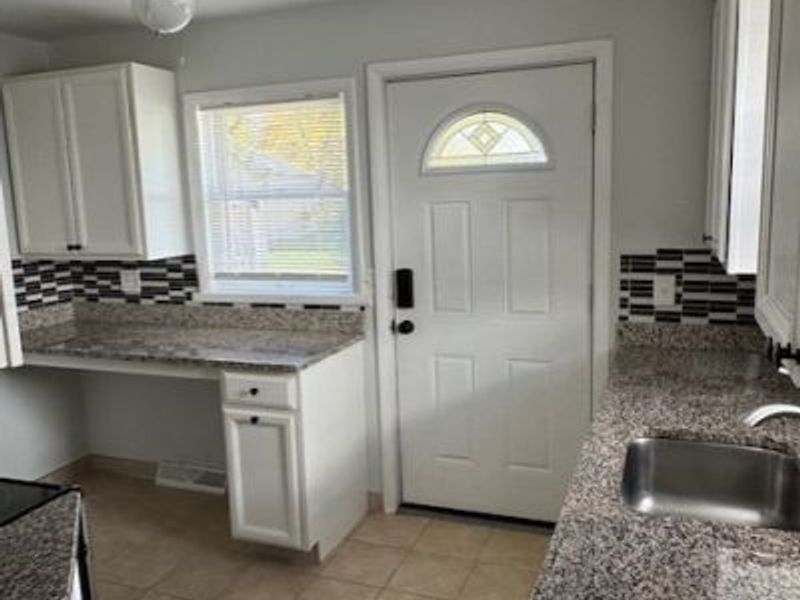 1256 Lander Road, Mayfield Heights, OH 44124 Photo 4