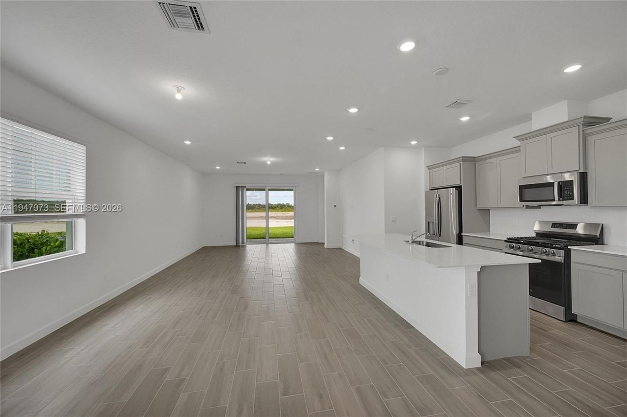 19457 Whispering Creek Rd, Loxahatchee, FL 33470 Main Photo