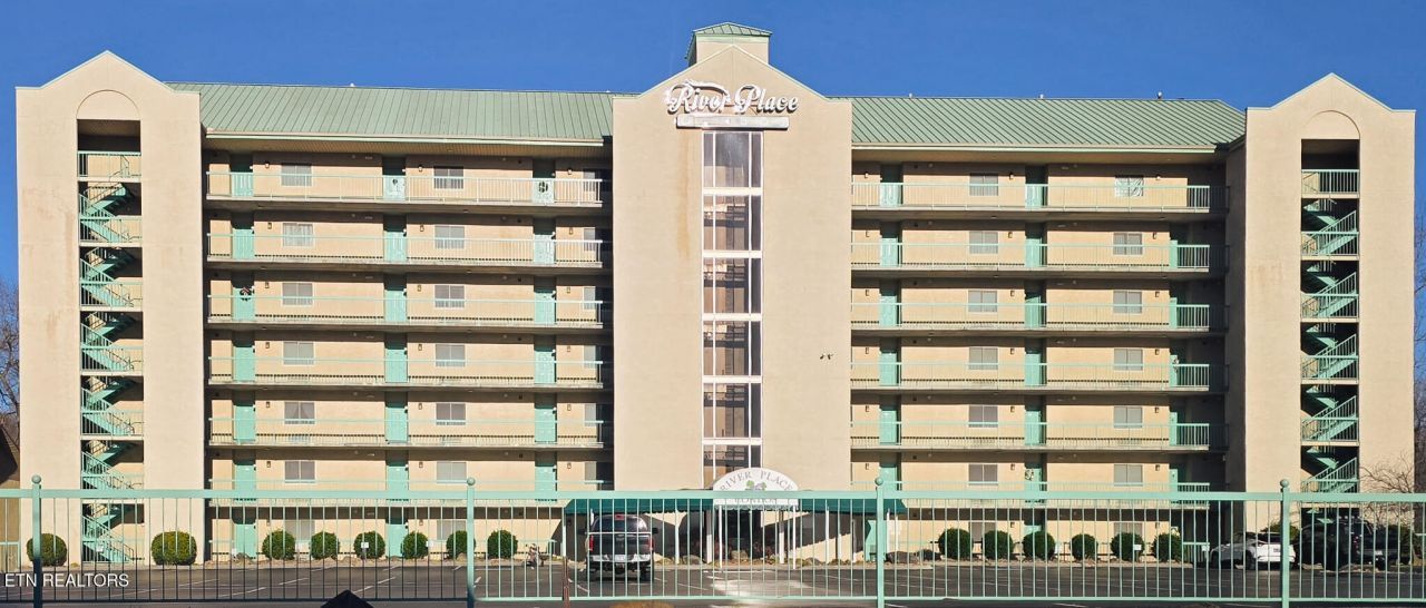 3215 N River Rd, Pigeon Forge, TN 37863 Main Photo