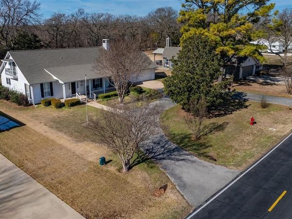 128 San Chez Drive, Lake Kiowa, TX 76240