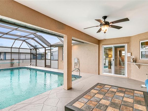 401 Candlewick CIR E, LEHIGH ACRES, FL 33936