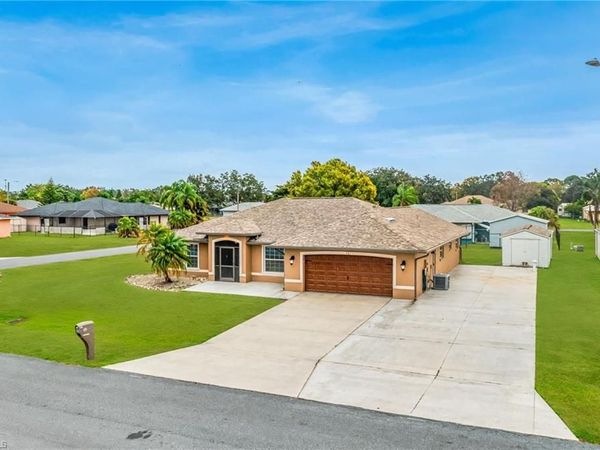 401 Candlewick CIR E, LEHIGH ACRES, FL 33936