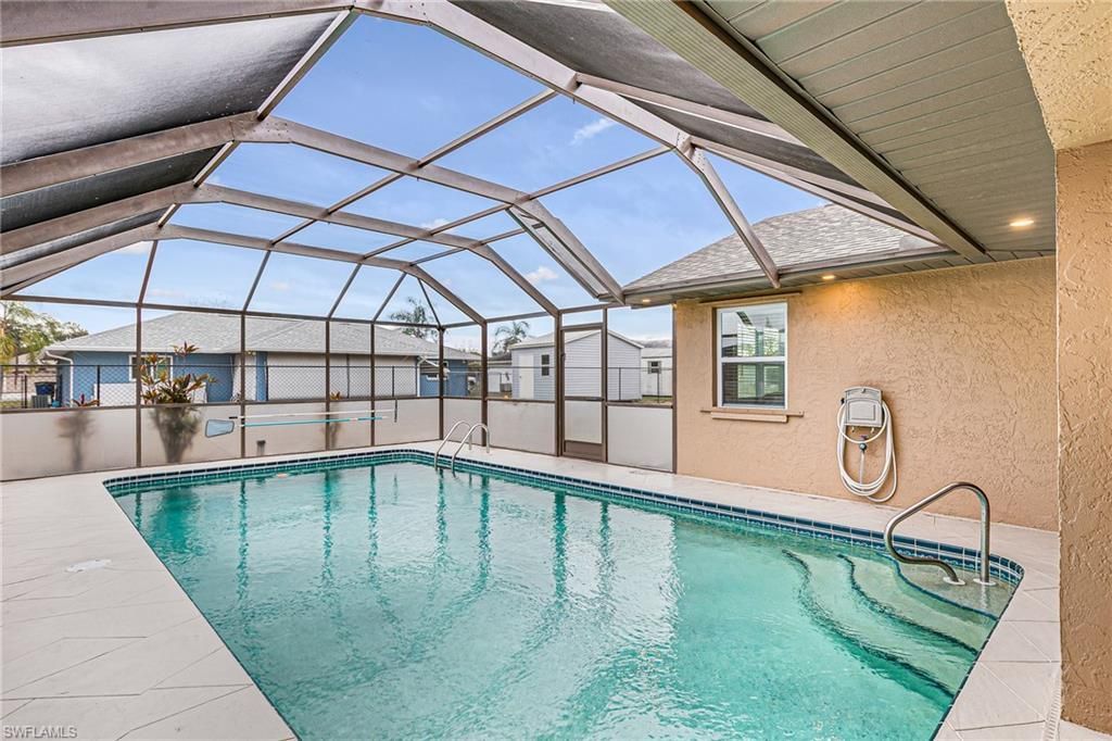 401 Candlewick Cir E, Lehigh Acres, FL 33936 Photo