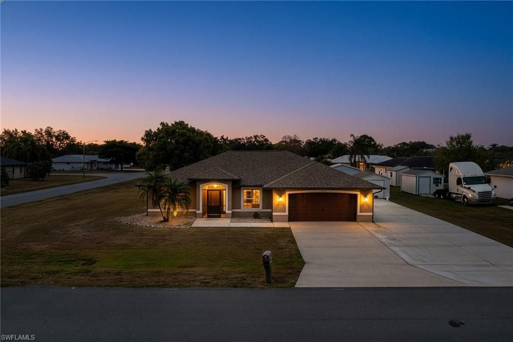 401 Candlewick Cir E, Lehigh Acres, FL 33936 Photo