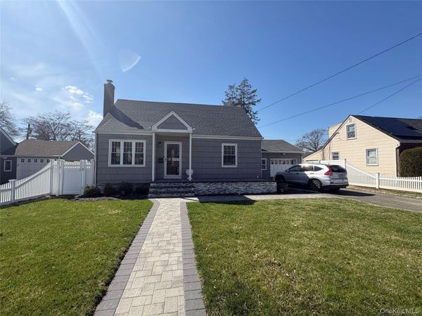 55 Dosoris Lane, Glen Cove, NY 11542