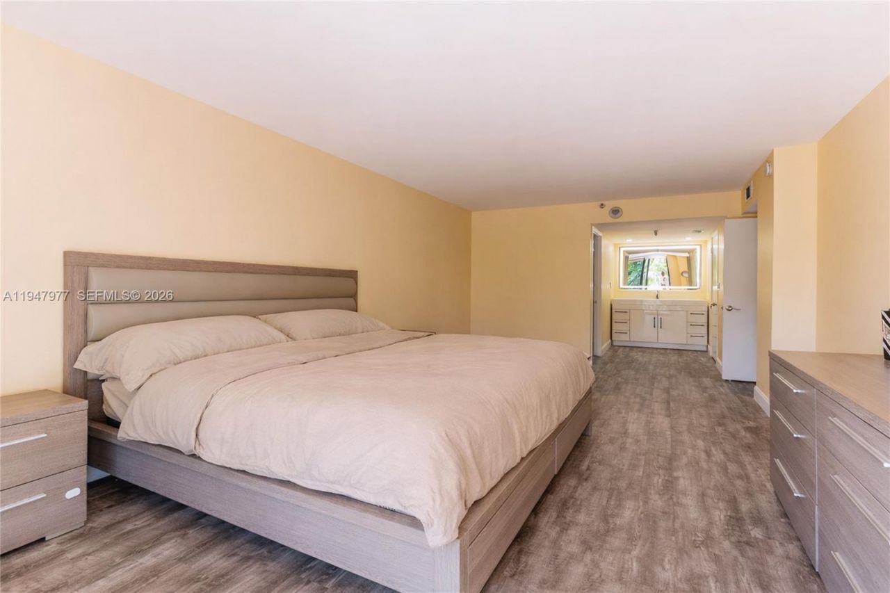 290 174th St, Unit 318, Sunny Isles Beach, FL 33160 Photo