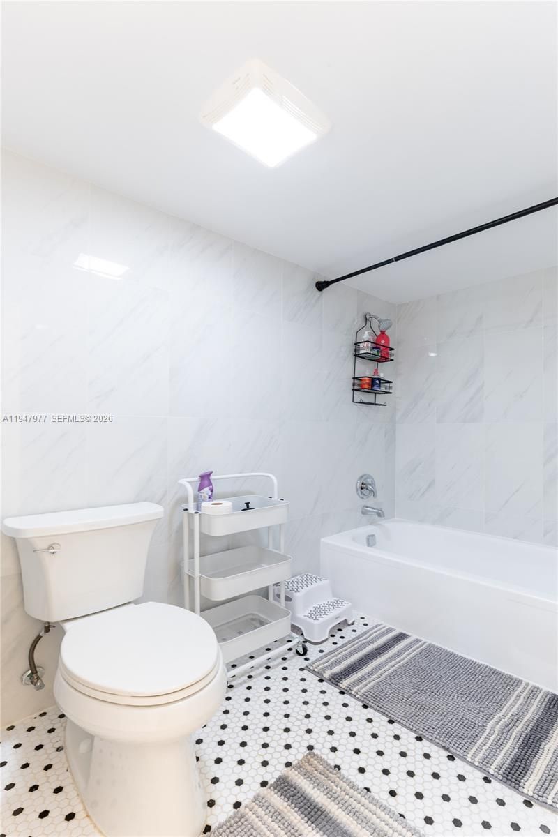 290 174th St, Unit 318, Sunny Isles Beach, FL 33160 Photo