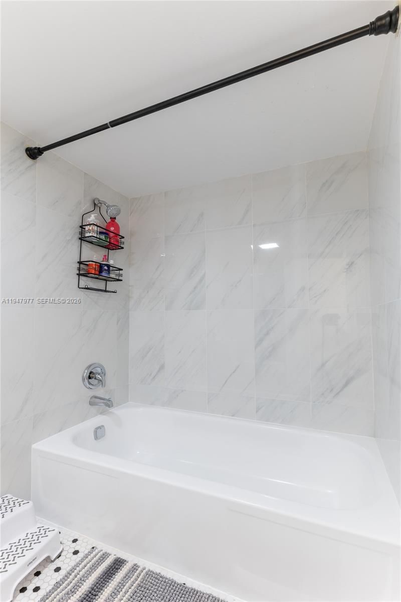 290 174th St, Unit 318, Sunny Isles Beach, FL 33160 Photo