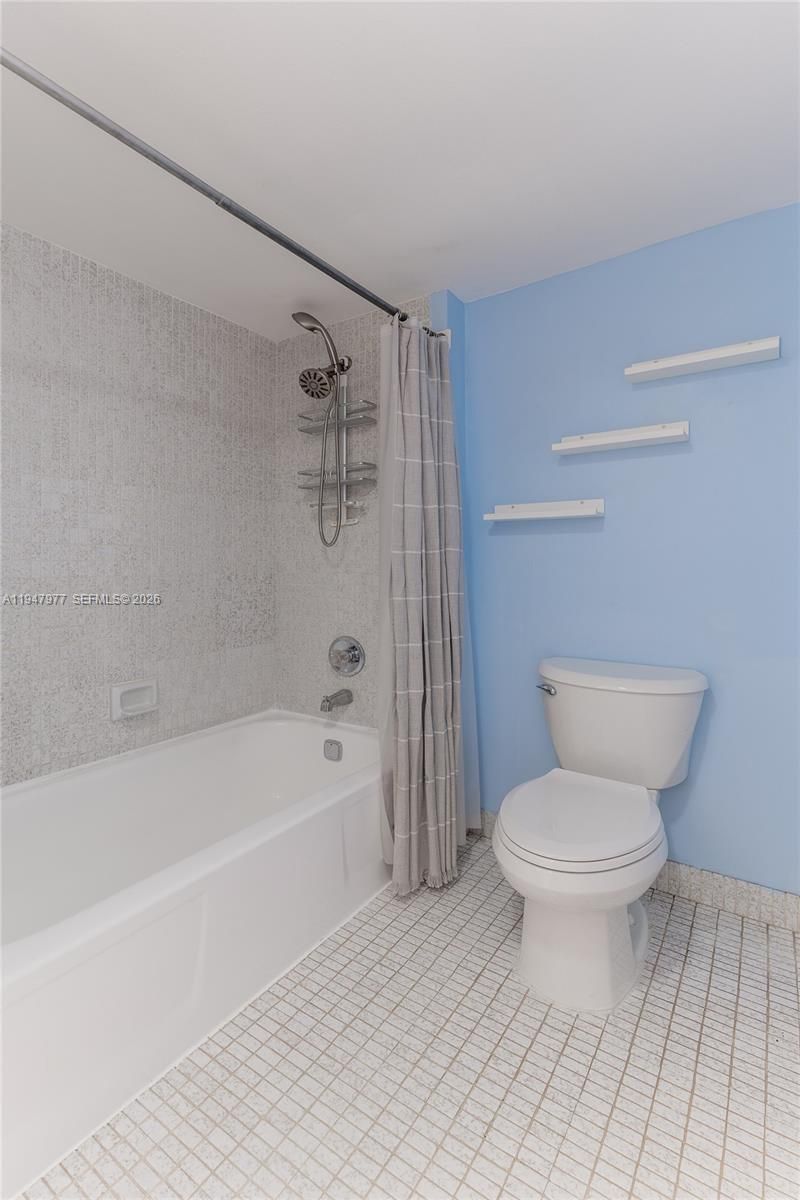 290 174th St, Unit 318, Sunny Isles Beach, FL 33160 Photo