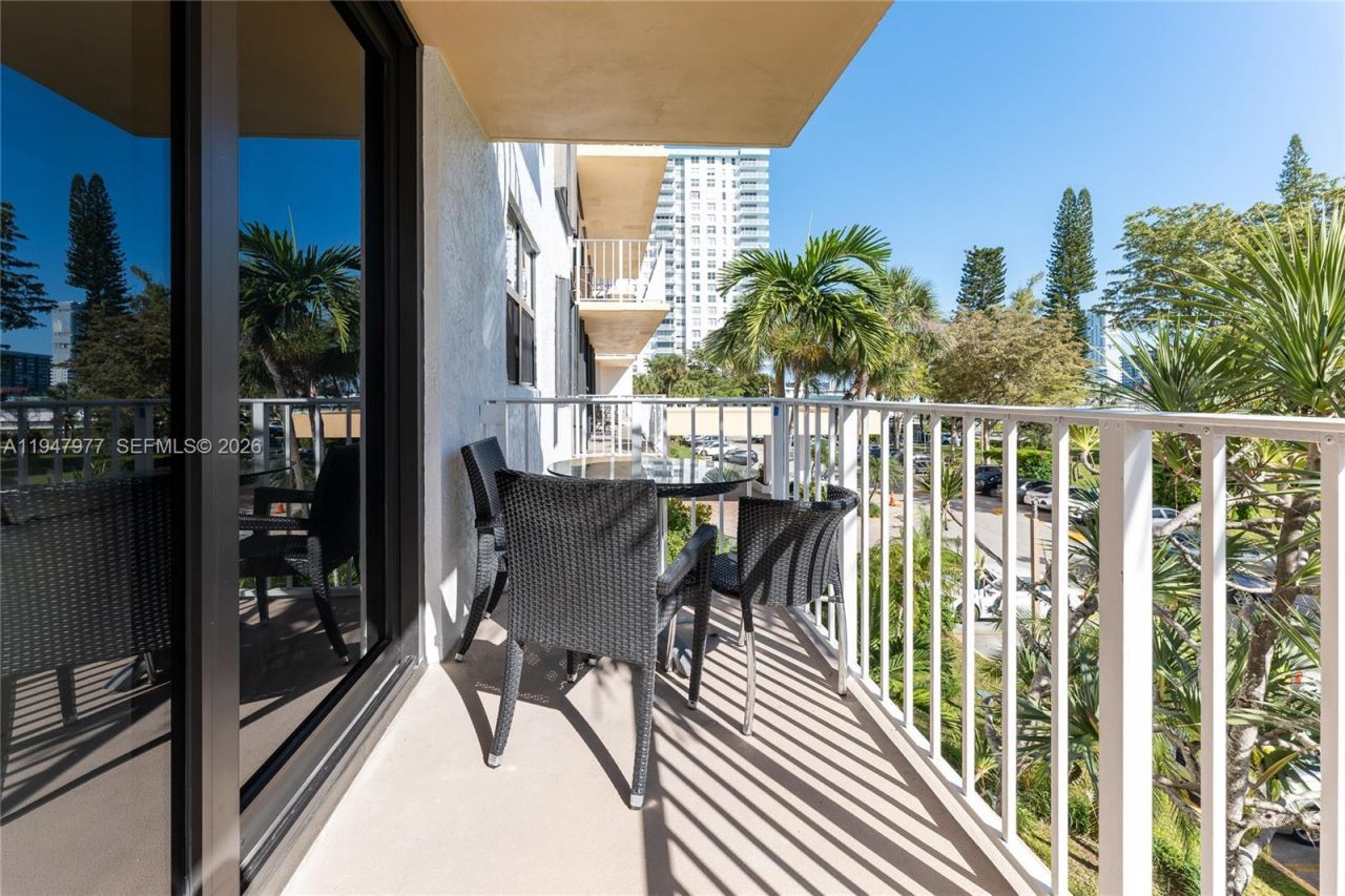 290 174th St, Unit 318, Sunny Isles Beach, FL 33160 Photo