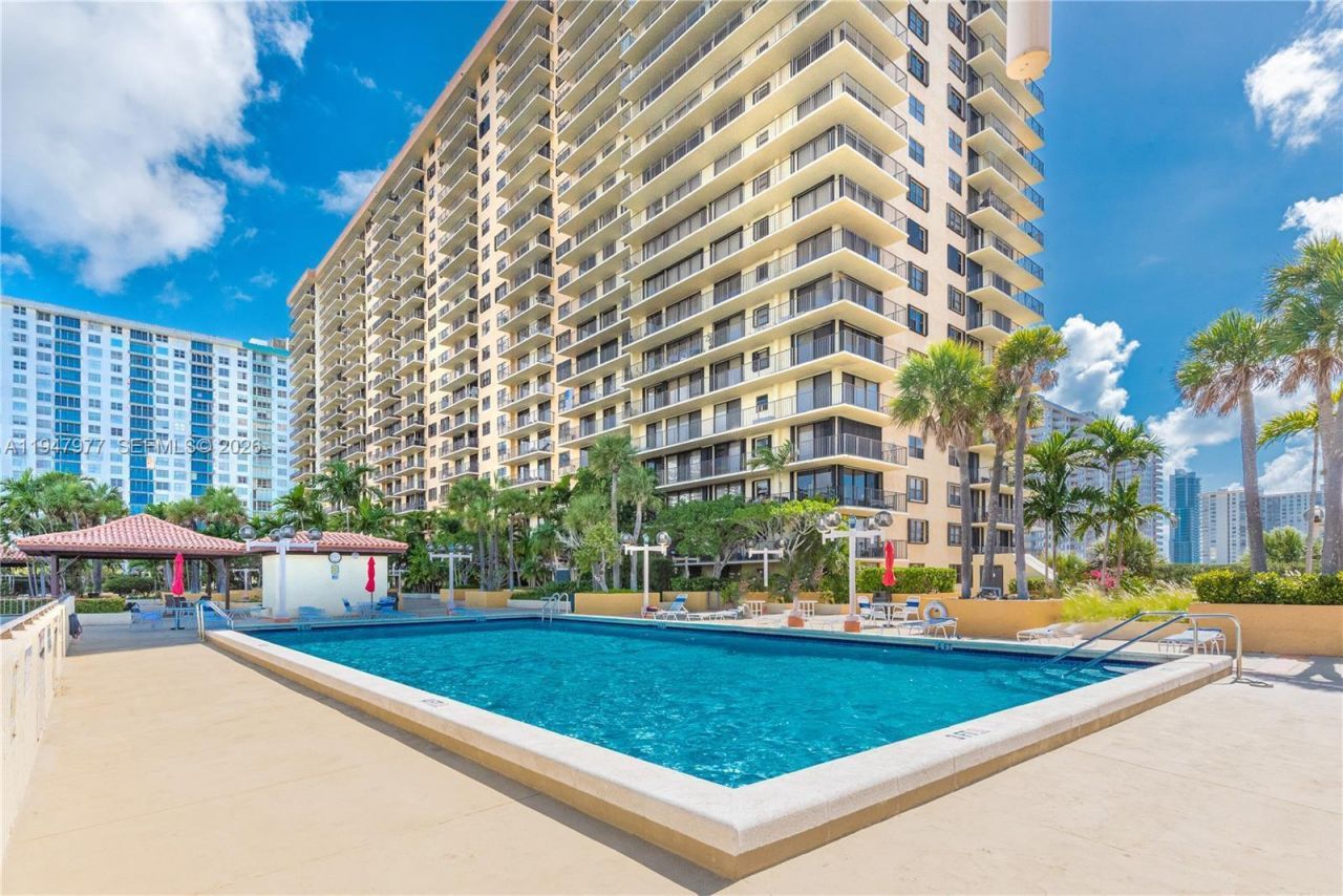290 174th St, Unit 318, Sunny Isles Beach, FL 33160 Photo