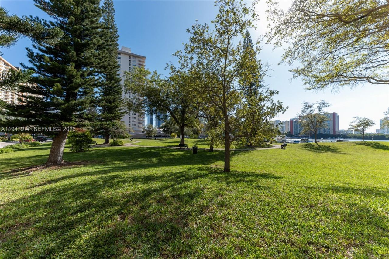 290 174th St, Unit 318, Sunny Isles Beach, FL 33160 Photo