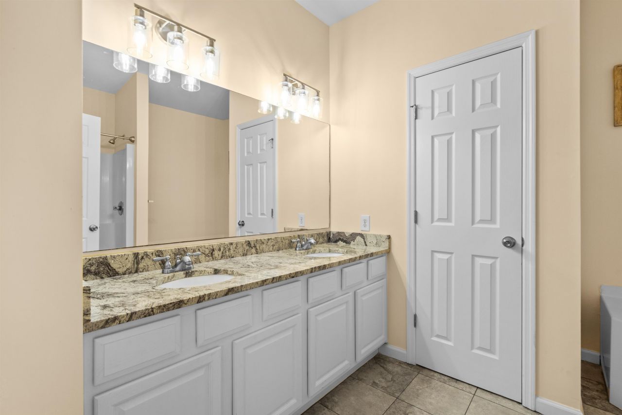 301 Johnson St. Photo 28