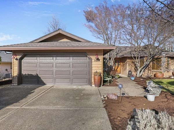 2489 Senate Way, Medford, OR 97504