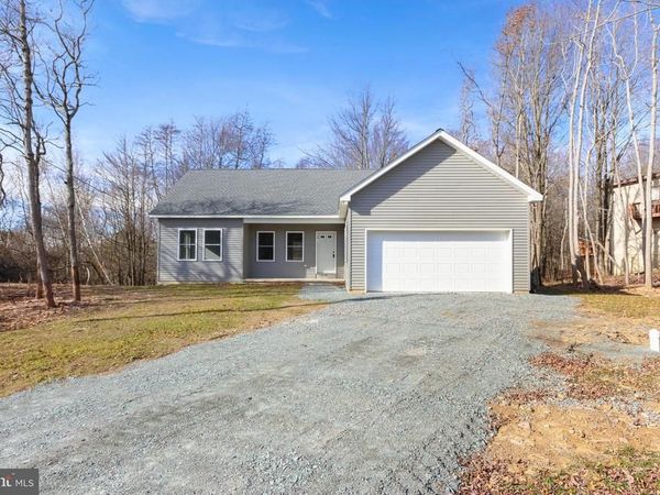 102 EAGLE VIEW RUN DRIVE, LONG POND, PA 18334