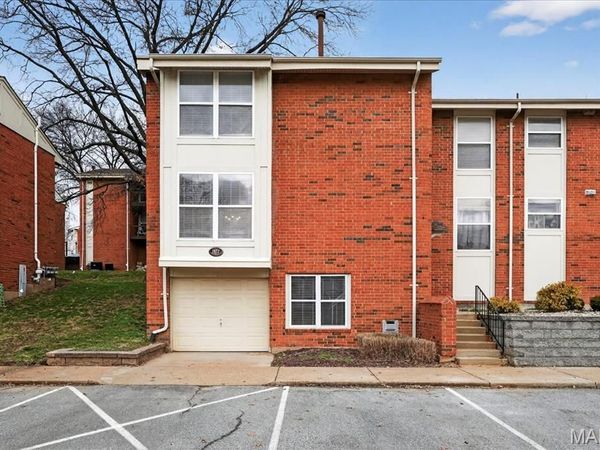 1977 Hunting Lake Court, Unit 1977, Kirkwood, MO 63122