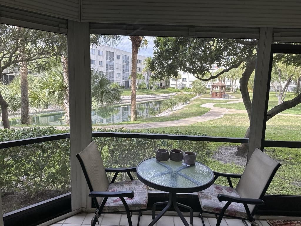 3138 Via Poinciana, Unit 114, Lake Worth, FL 33467 Photo