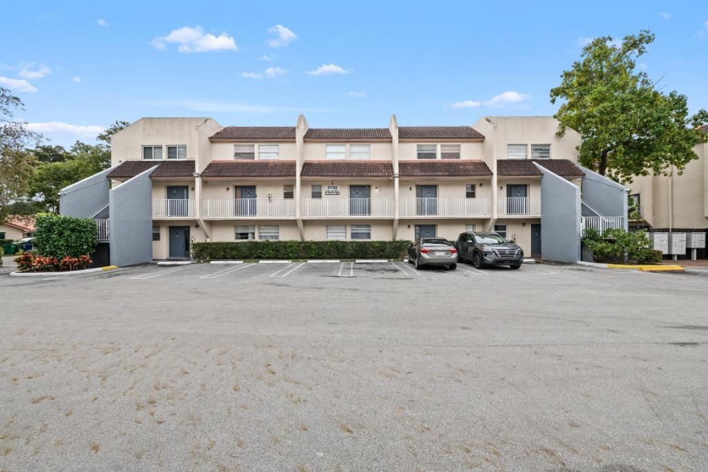 3750 NW 115th Avenue, Unit 8-5, Coral Springs, FL 33065 Photo