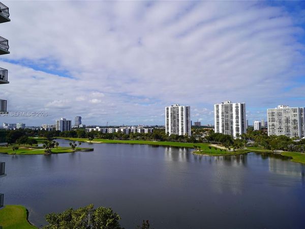 20000 E Country Club Dr, Unit 1014, Aventura, FL 33180