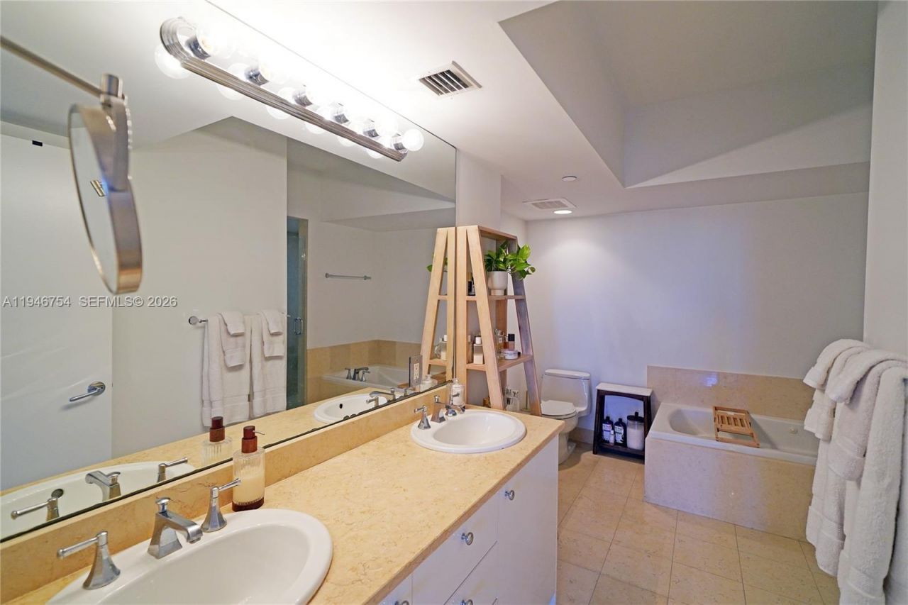 20000 E Country Club Dr, Unit 1014, Aventura, FL 33180 Photo