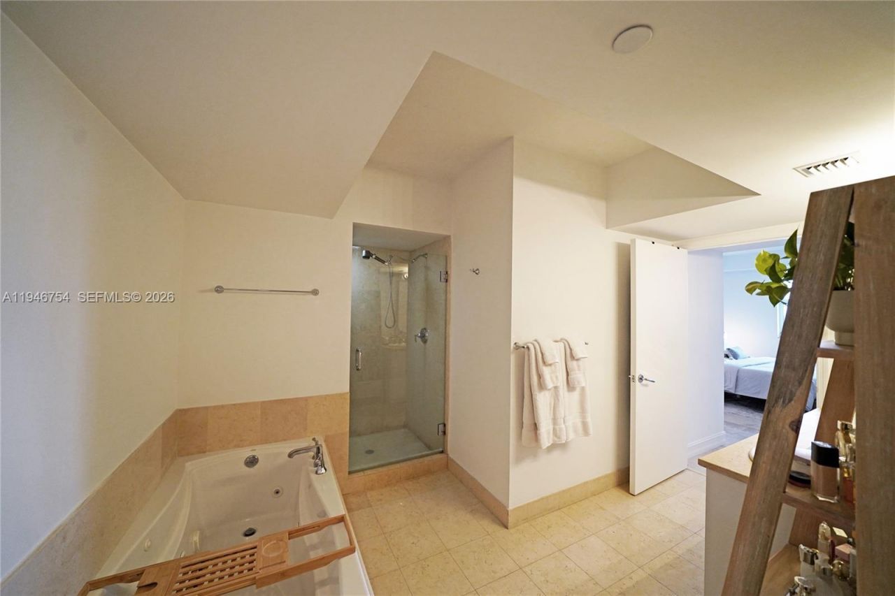 20000 E Country Club Dr, Unit 1014, Aventura, FL 33180 Photo