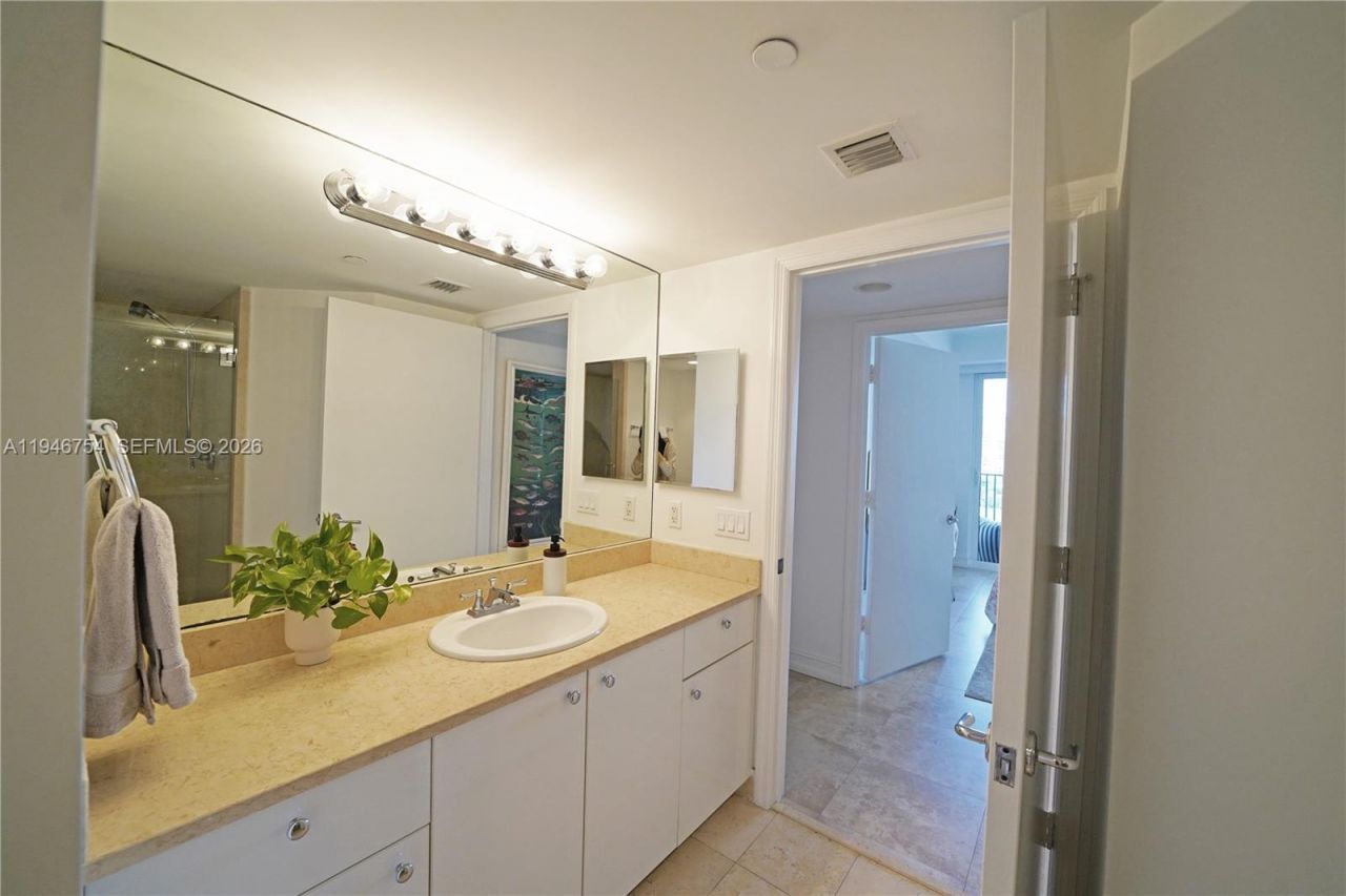 20000 E Country Club Dr, Unit 1014, Aventura, FL 33180 Photo