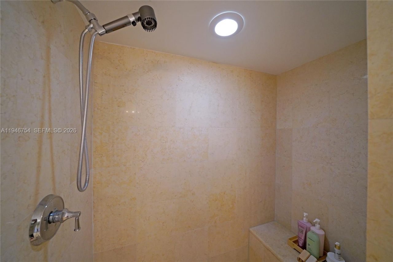 20000 E Country Club Dr, Unit 1014, Aventura, FL 33180 Photo