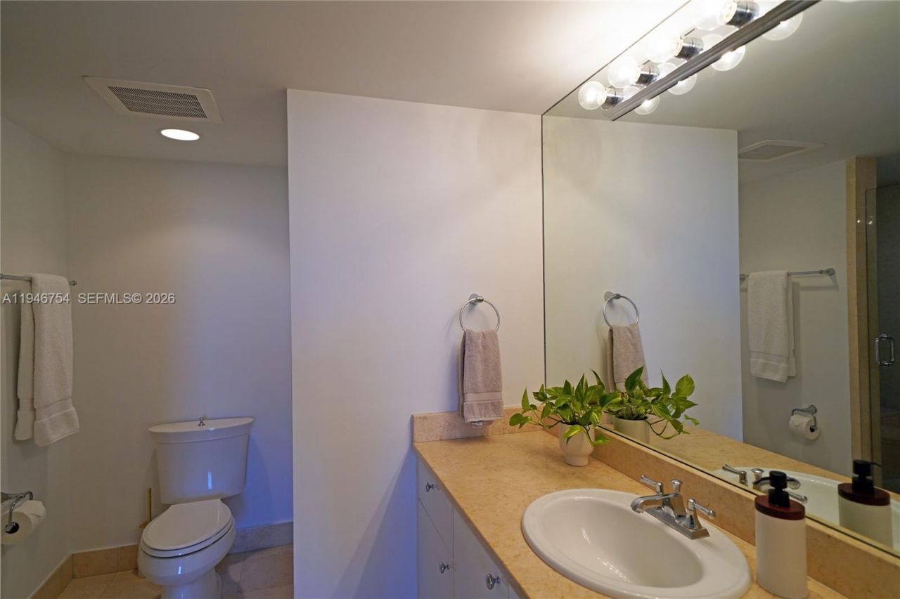 20000 E Country Club Dr, Unit 1014, Aventura, FL 33180 Photo