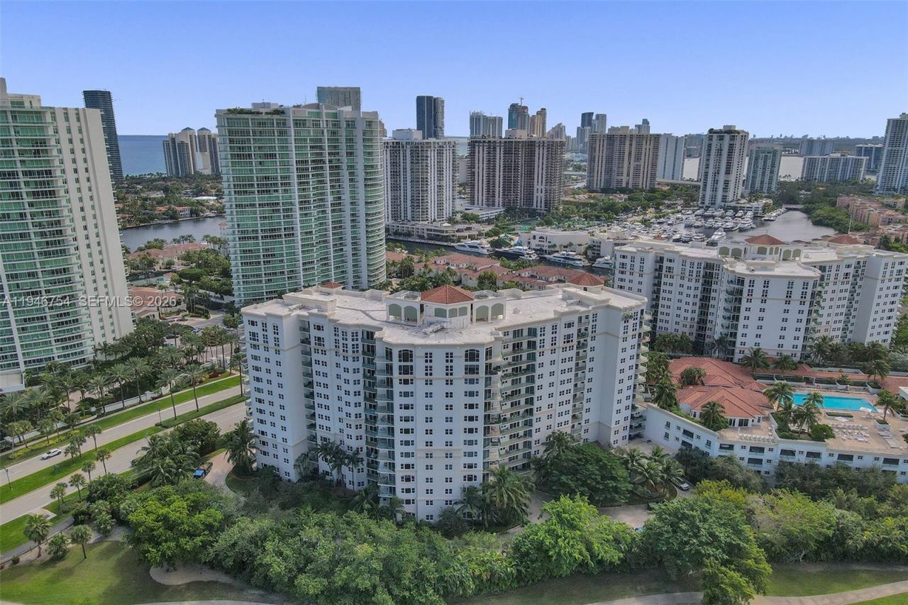20000 E Country Club Dr, Unit 1014, Aventura, FL 33180 Photo