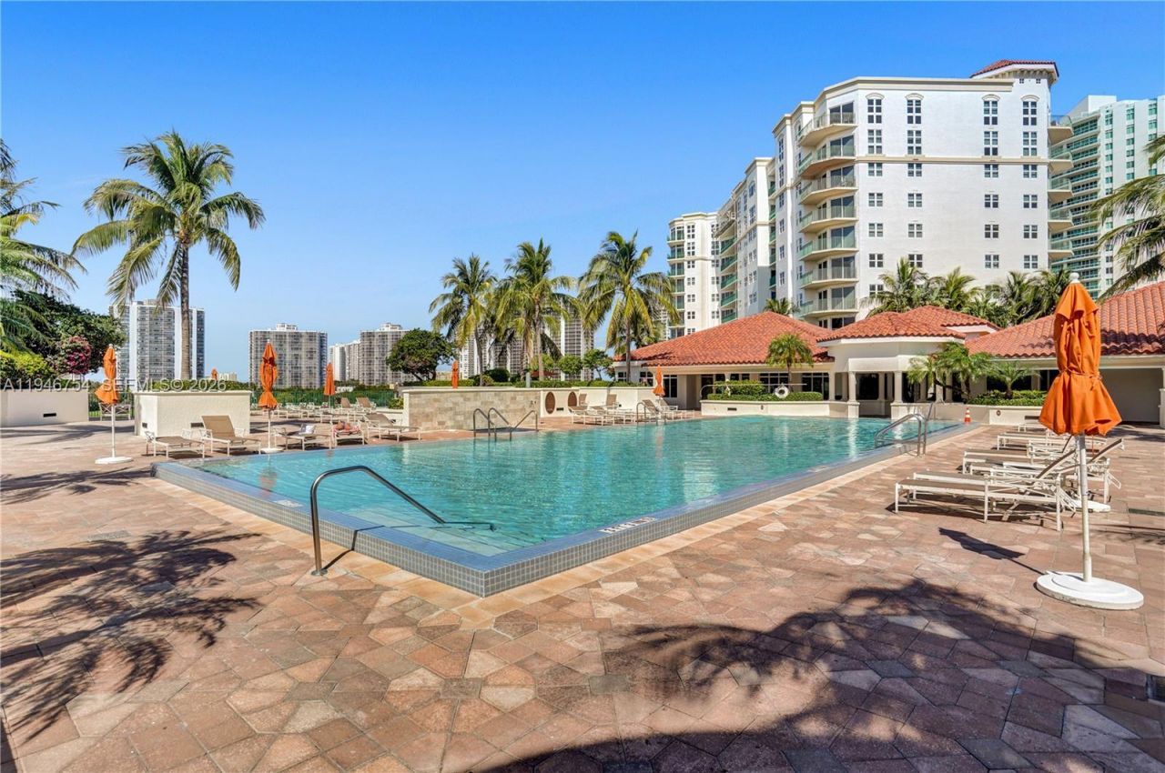20000 E Country Club Dr, Unit 1014, Aventura, FL 33180 Photo