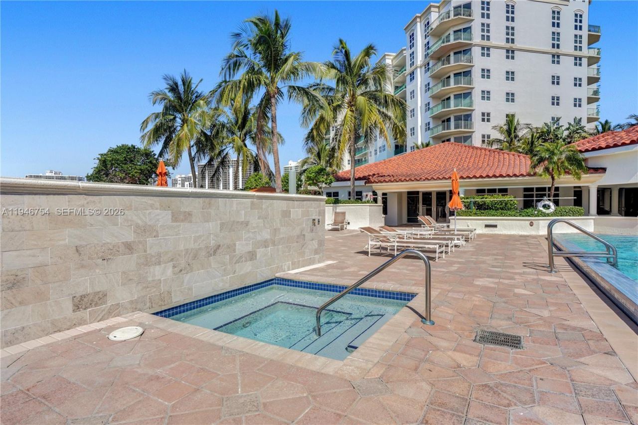 20000 E Country Club Dr, Unit 1014, Aventura, FL 33180 Photo