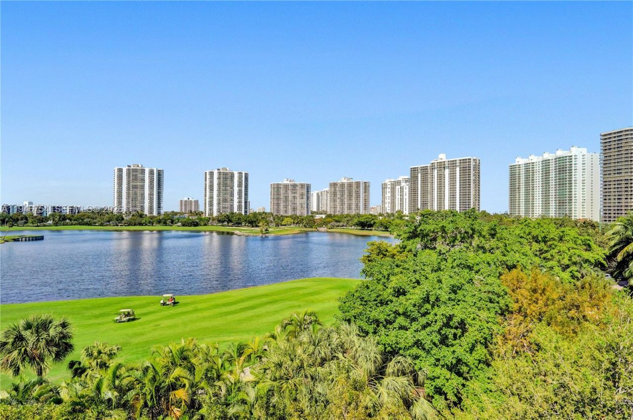 20000 E Country Club Dr, Unit 1014, Aventura, FL 33180 Photo
