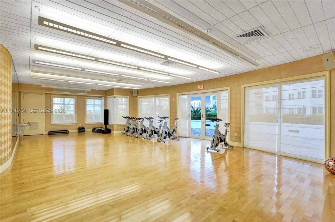 20000 E Country Club Dr, Unit 1014, Aventura, FL 33180 Photo