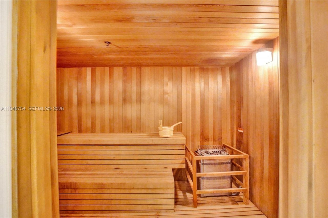 20000 E Country Club Dr, Unit 1014, Aventura, FL 33180 Photo