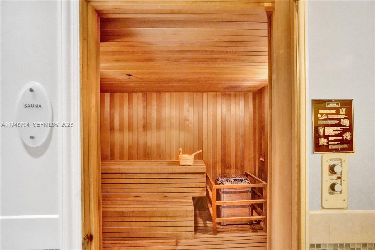 20000 E Country Club Dr, Unit 1014, Aventura, FL 33180 Photo