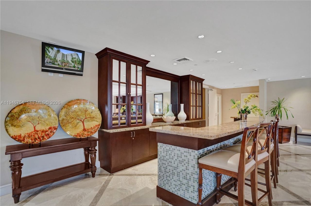 20000 E Country Club Dr, Unit 1014, Aventura, FL 33180 Photo