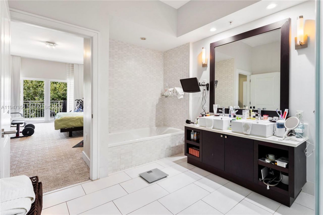 5300 NW 87th Ave, Unit 1212, Doral, FL 33178 Photo