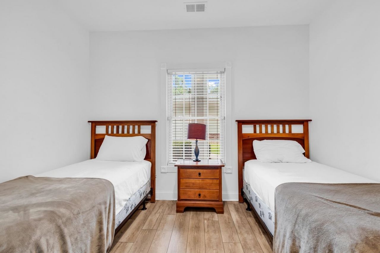 4801 Luster Leaf Circle Photo 13