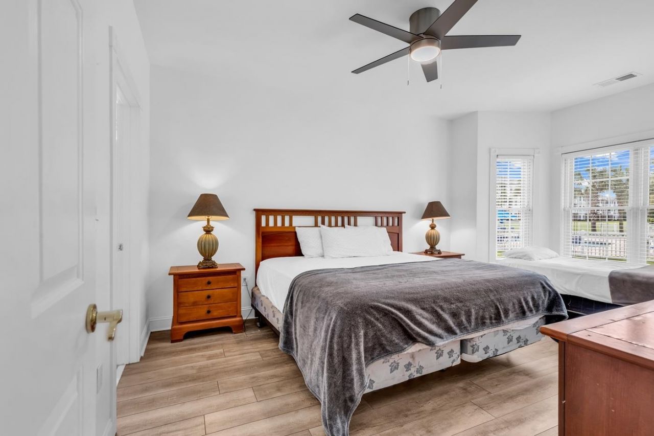 4801 Luster Leaf Circle Photo 18