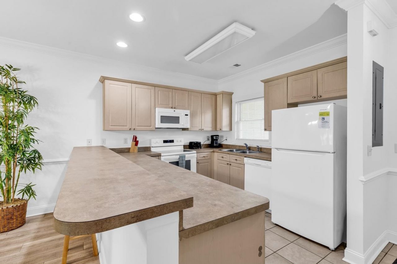 4801 Luster Leaf Circle Photo 4