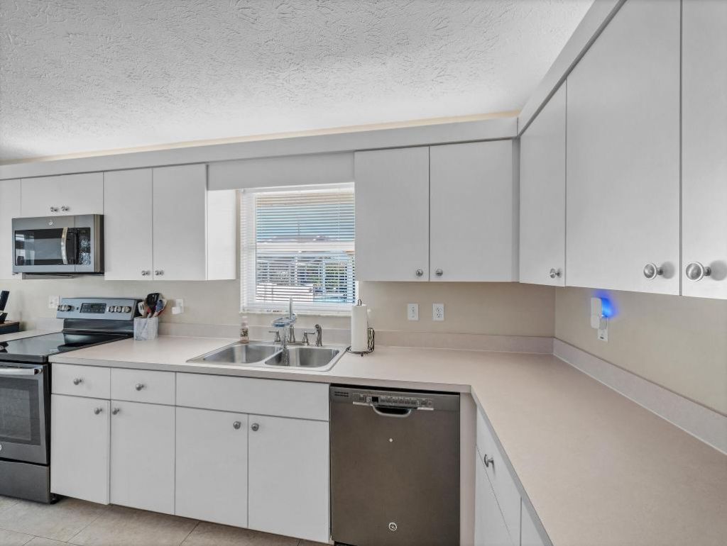 1149 SE Cambridge Drive, Port Saint Lucie, FL 34952 Photo