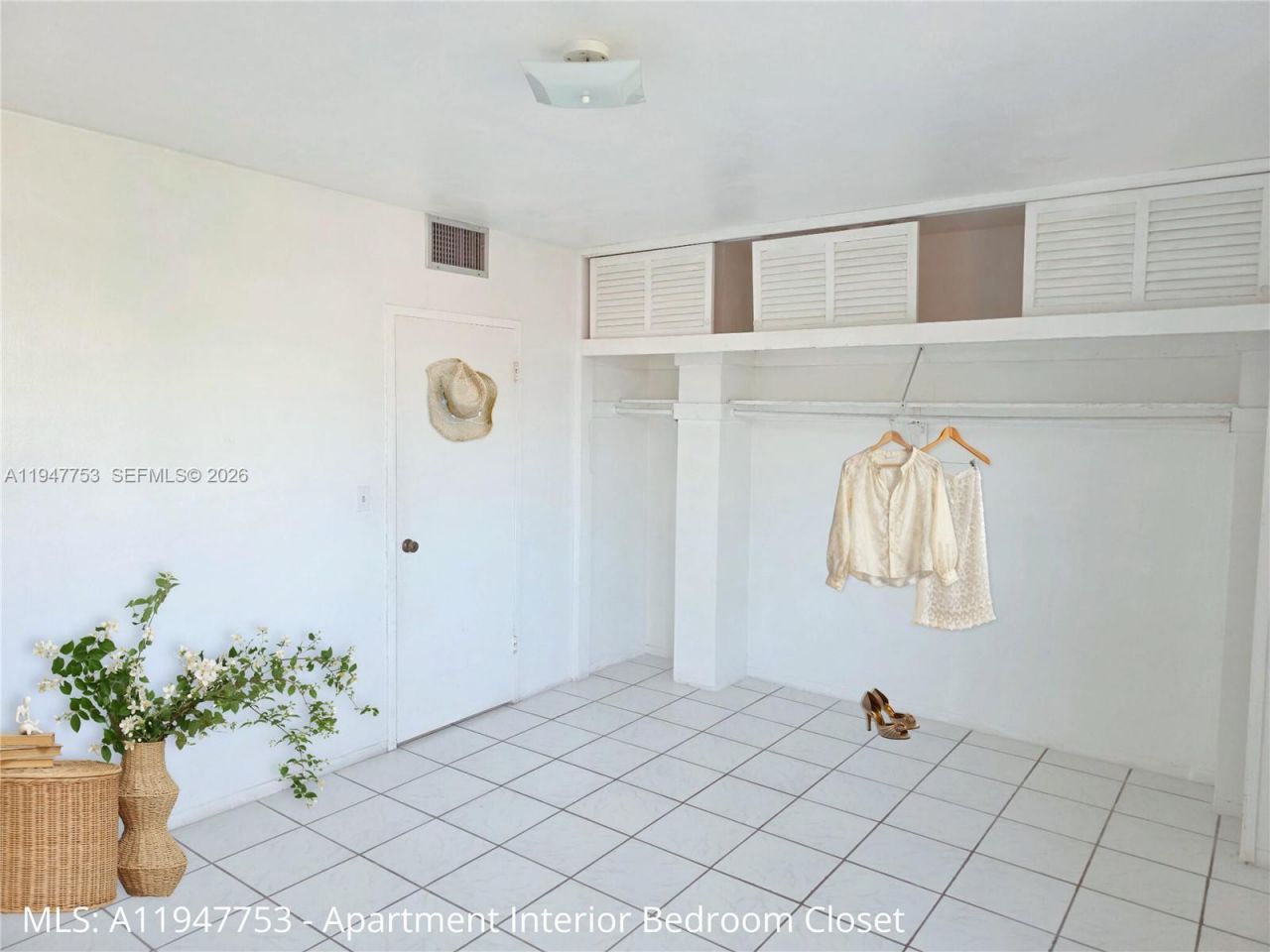 8001 Byron Ave, Unit 3C, Miami Beach, FL 33141 Photo