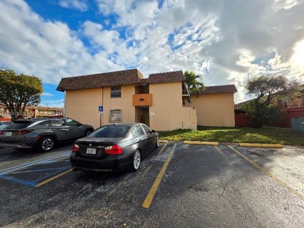 810 SW 129th Pl, Unit 206, Miami, FL 33184
