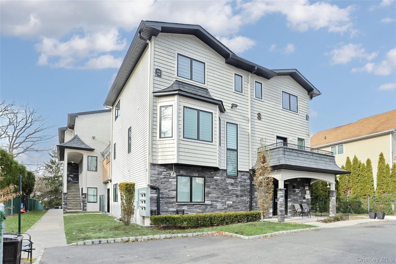 8 Neil Road, Unit 213, Spring Valley, NY 10977 Main Photo