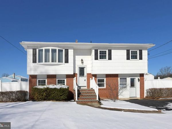 35 CARL SANDBURG DRIVE, HAMILTON, NJ 08690