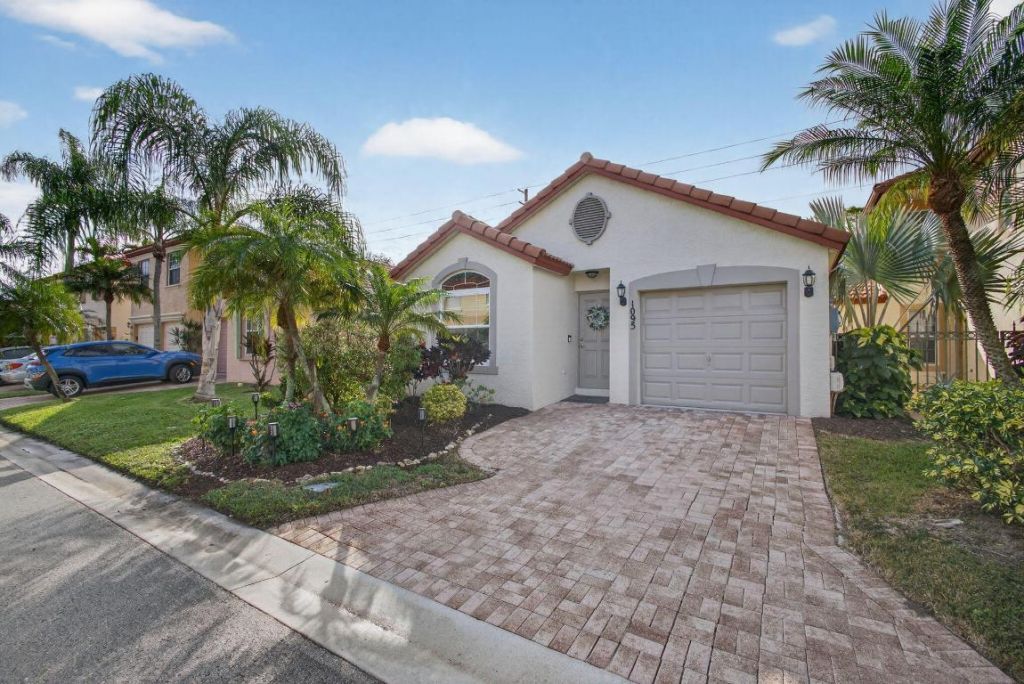 1095 Via Jardin, Riviera Beach, FL 33418 Photo