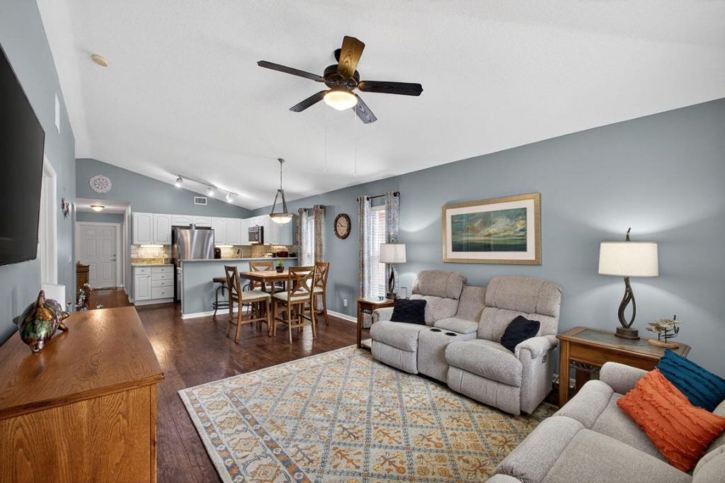 1095 Via Jardin, Riviera Beach, FL 33418 Photo